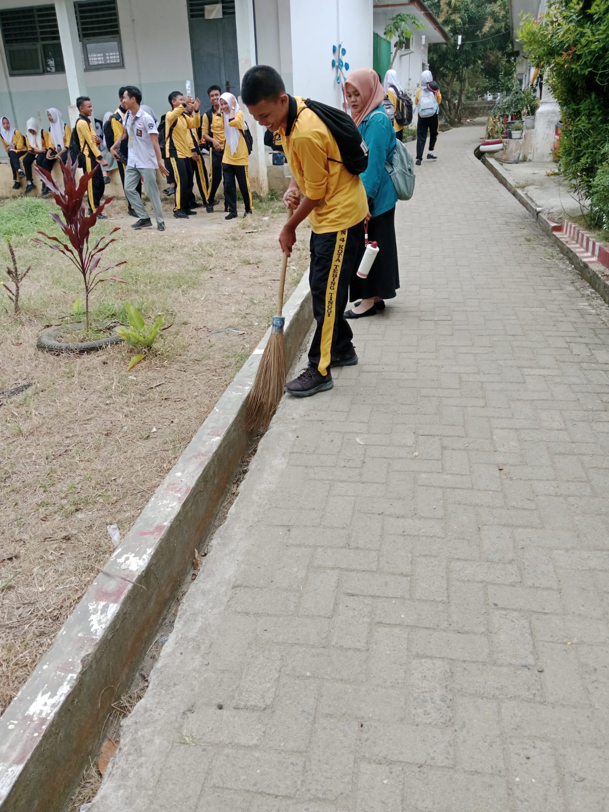 SMKN 4 Tebing Tinggi - Kegiatan Peduli Lingkungan Sekolah